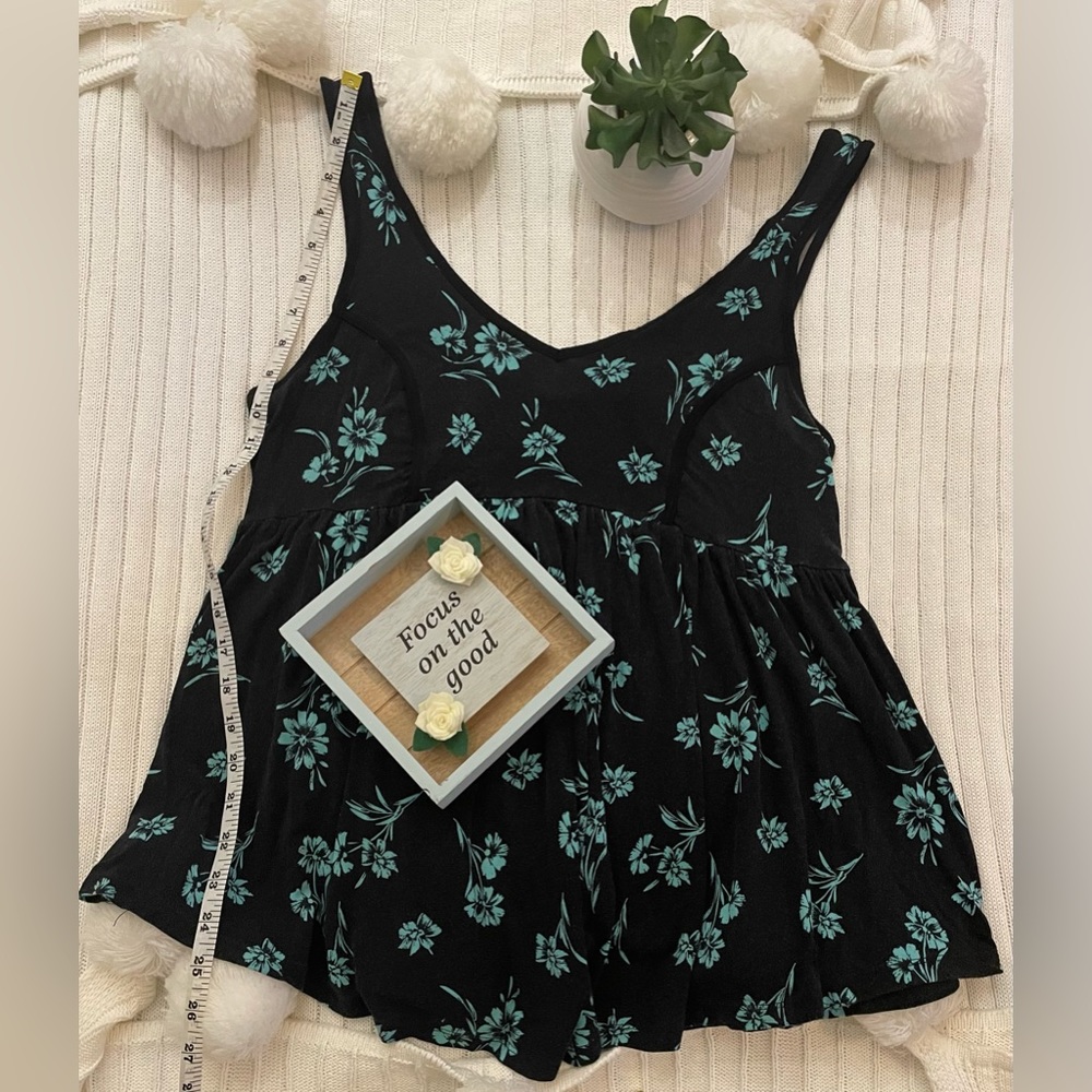 Woman’s Torrid Top Size 00 (Equivalent to size 10)